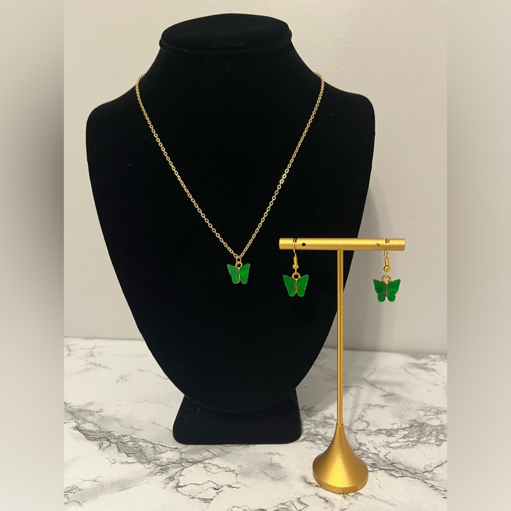 Green butterfly necklace and earring set